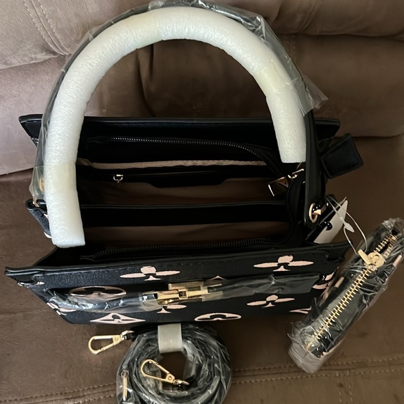 Black & Beige Crossbody Handbag with Matching Wallet – New - Picture 2 of 3